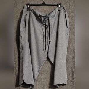 Women's DryTek grey, drawstring capris. 2XL, like new.